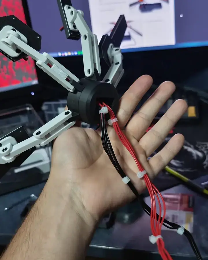 Lamp hub with a zip-tied wiring harness